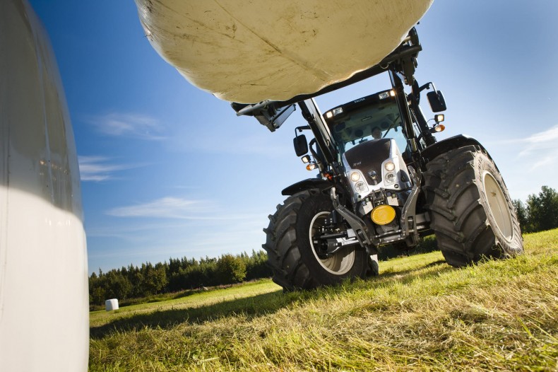 Колёсный трактор Valtra N