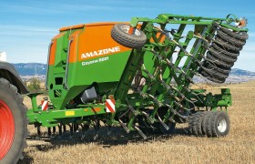 Прицепная сеялка с долотовидными сошниками AMAZONE Cayena