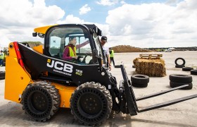 Мини-погрузчик JCB 155