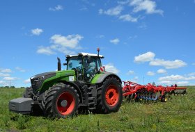 Фоторепортажи » Демопоказ трактора Fendt 1050 и культиватора Challenger, Курская область, 22 июня 2017