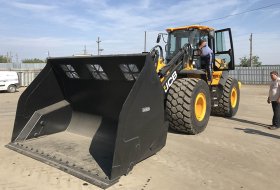 Фоторепортажи » Демопоказ погрузчика JCB 456, Пензенская область, сентябрь 2017
