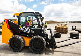 мини-погрузчик c бортовым поворотом JCB 155
