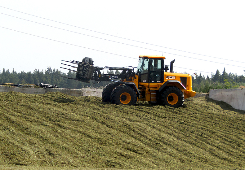 Демо-показ силосного трамбовщика JCB 434S