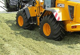 Демо-показ силосного трамбовщика JCB 434S