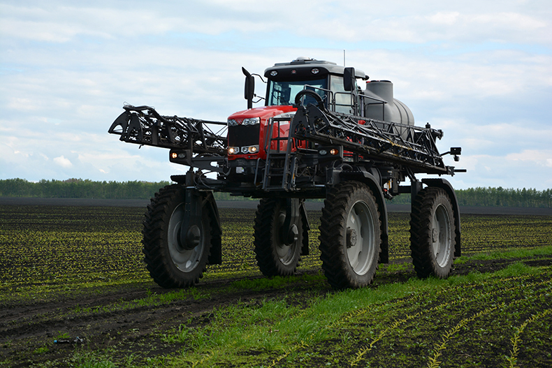 Опрыскиватель Massey Ferguson 9335