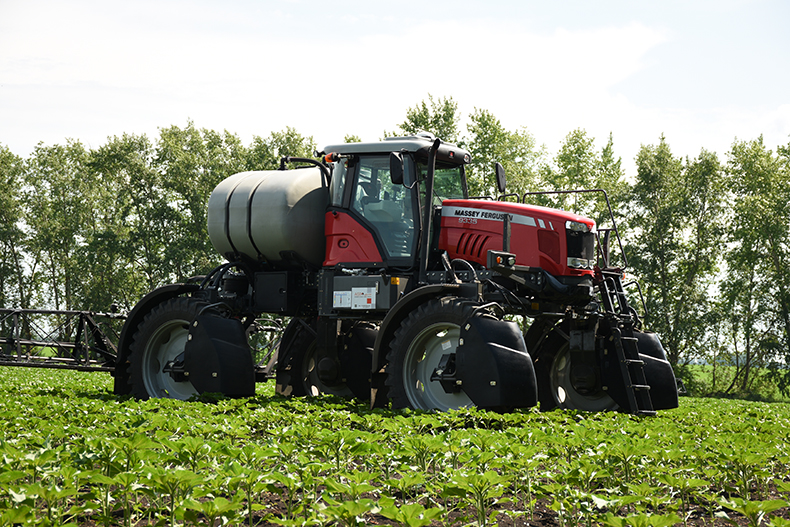 Опрыскиватель Massey Fergusson 9335