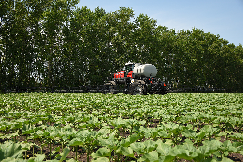 Опрыскиватель Massey Fergusson 9335