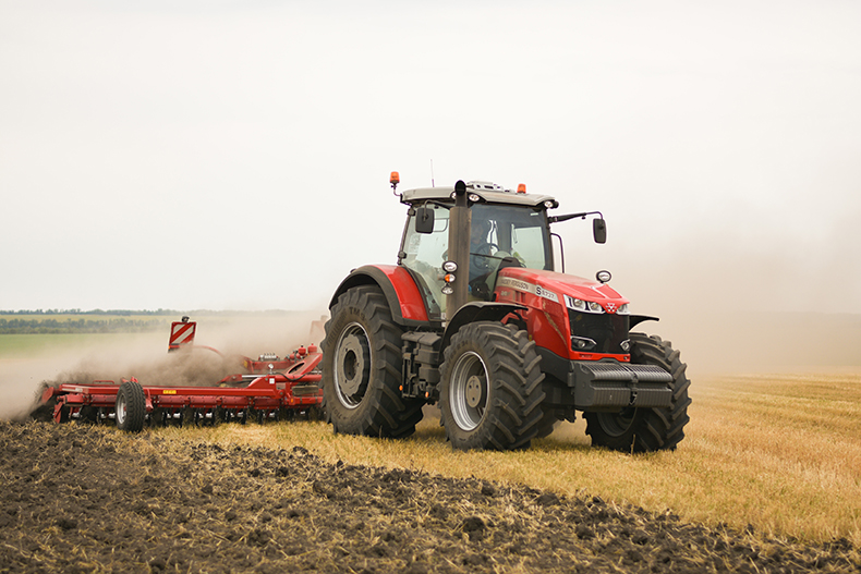 Трактор Massey Ferguson