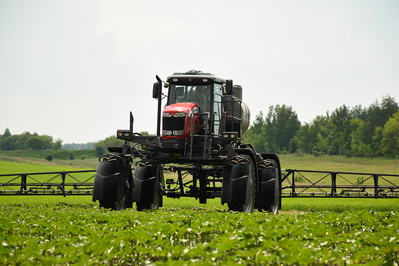 Самоходный опрыскиватель Massey Ferguson