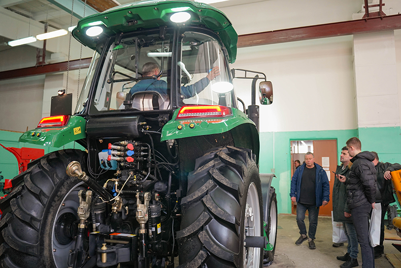 «АгроЦентр» провел семинар о возможностях тракторов AGROAPOLLO и автопилота FJD